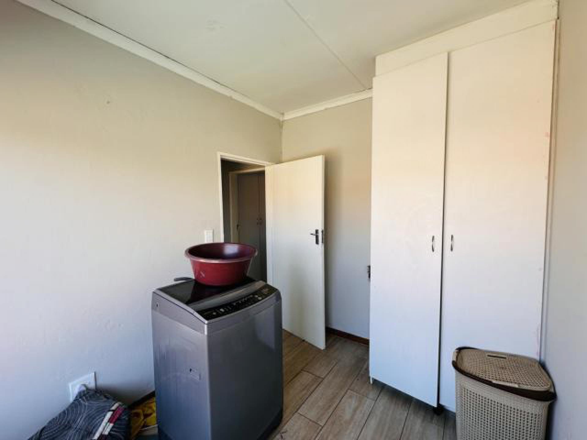 Bed Room 2 of property in Meredale