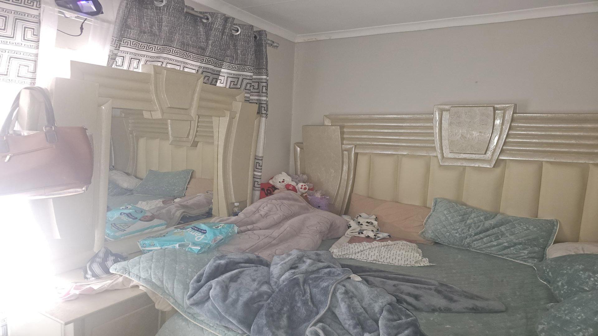 Bed Room 1 of property in Meredale