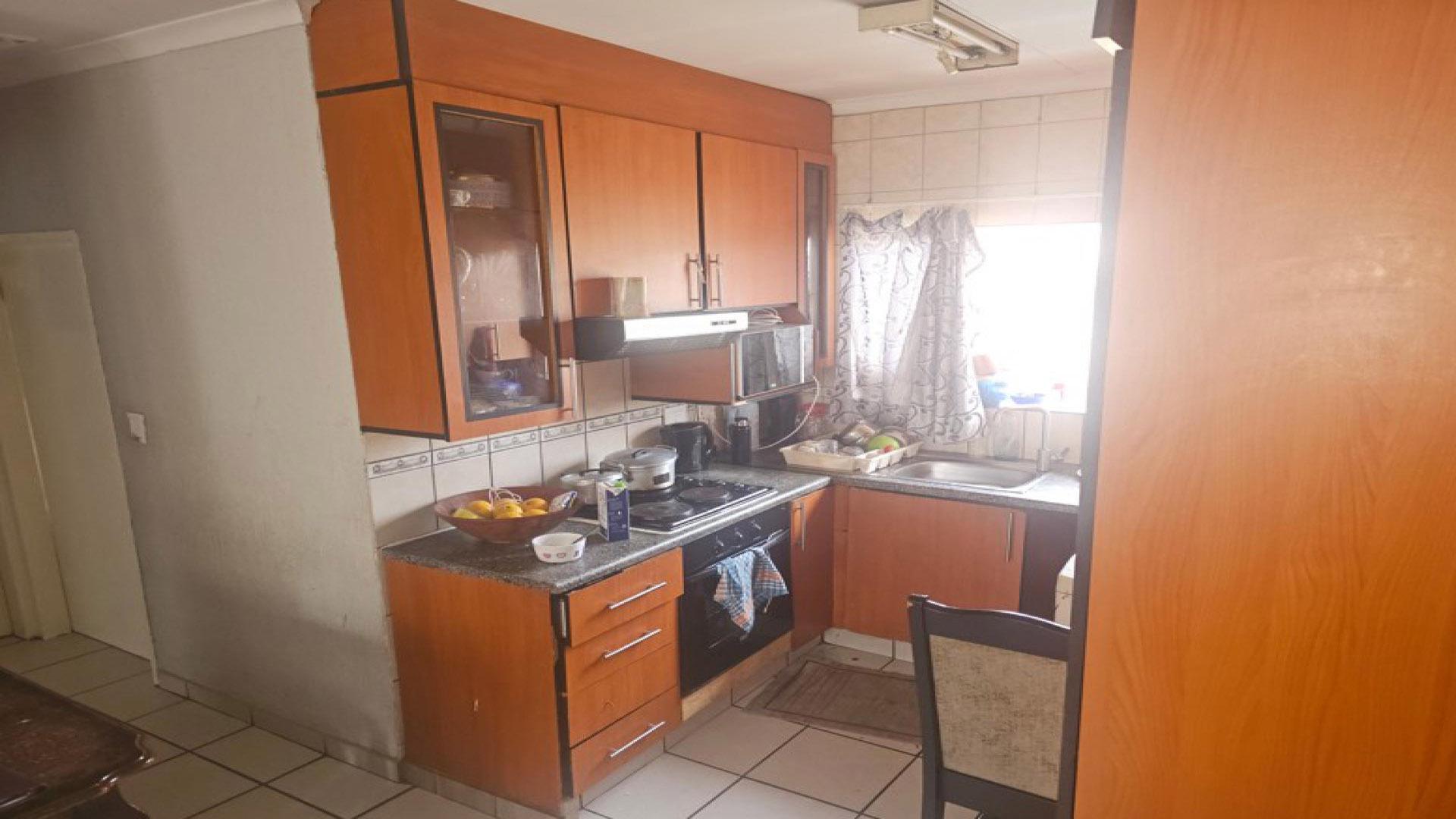 Kitchen of property in Meredale