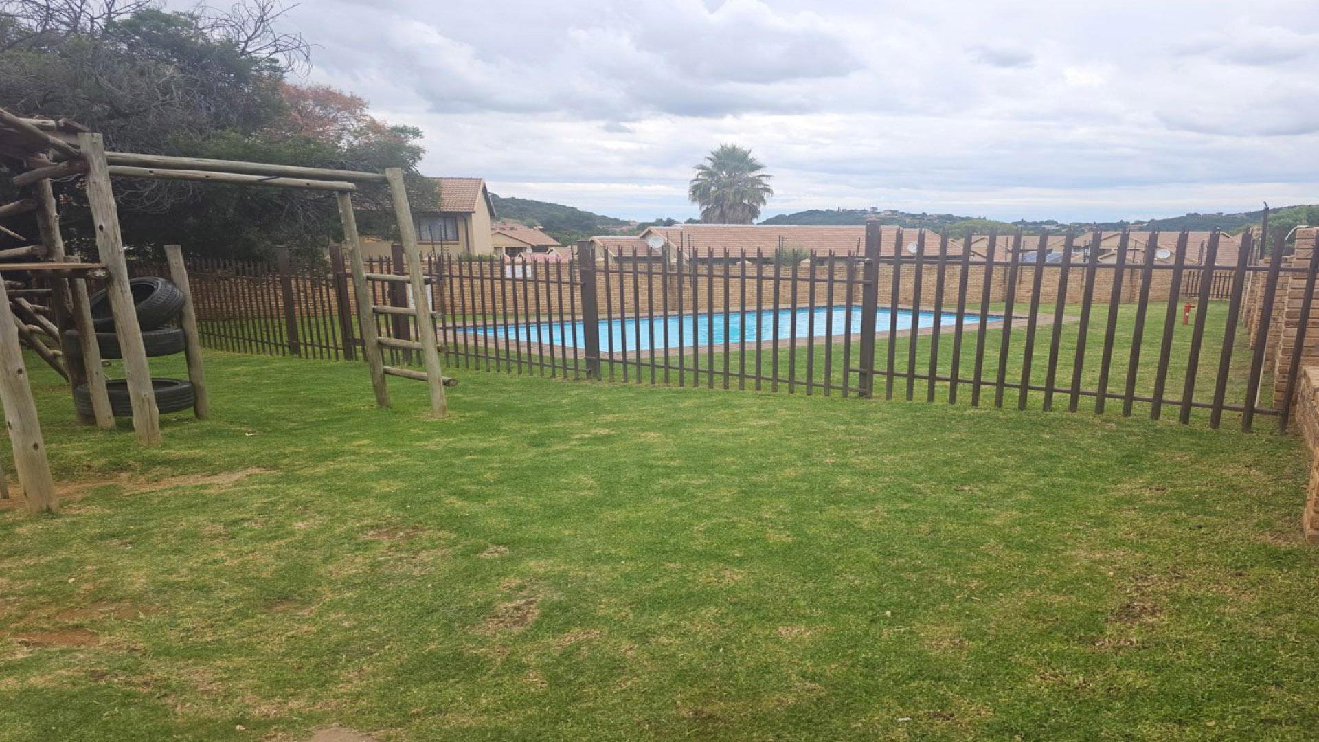 Swimming Pool of property in Meredale