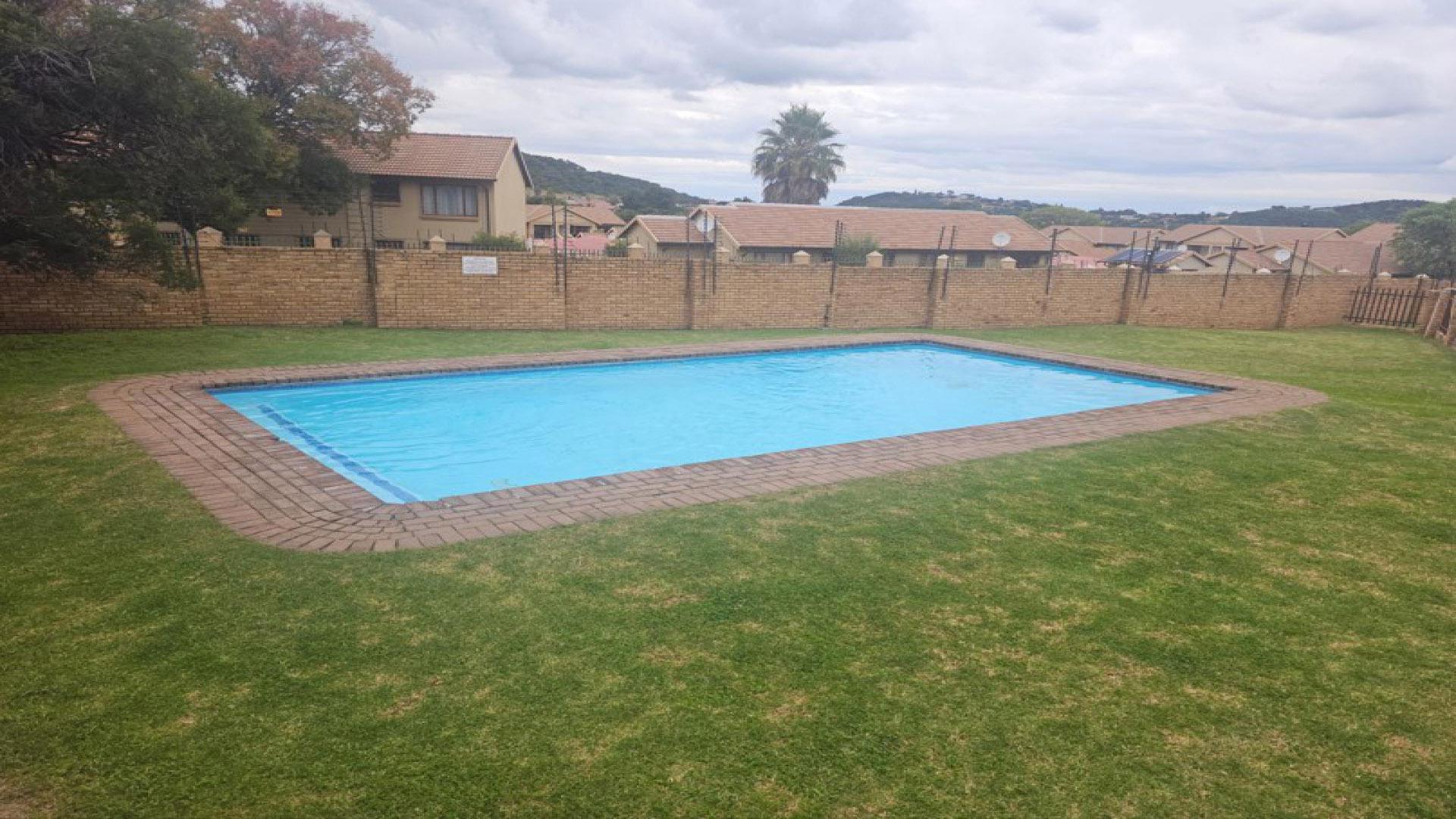 Swimming Pool of property in Meredale