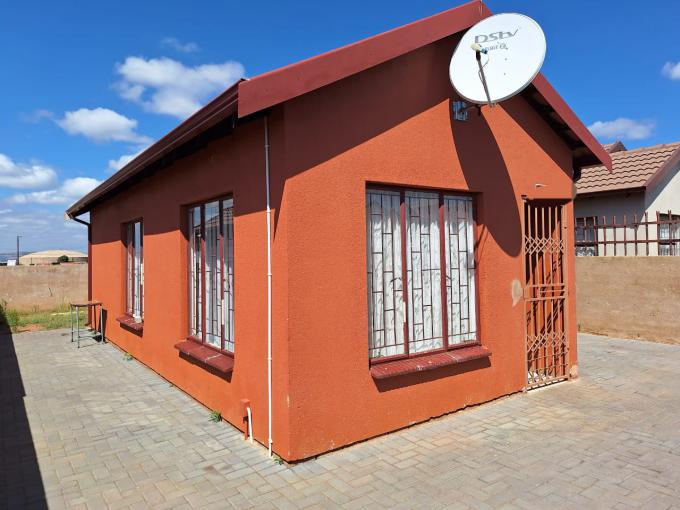 3 Bedroom Freehold Residence for Sale For Sale in Soshanguve East - MR626439