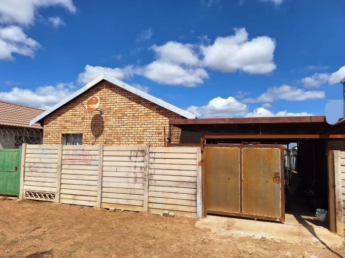 3 Bedroom House for Sale For Sale in Soshanguve East - MR626441