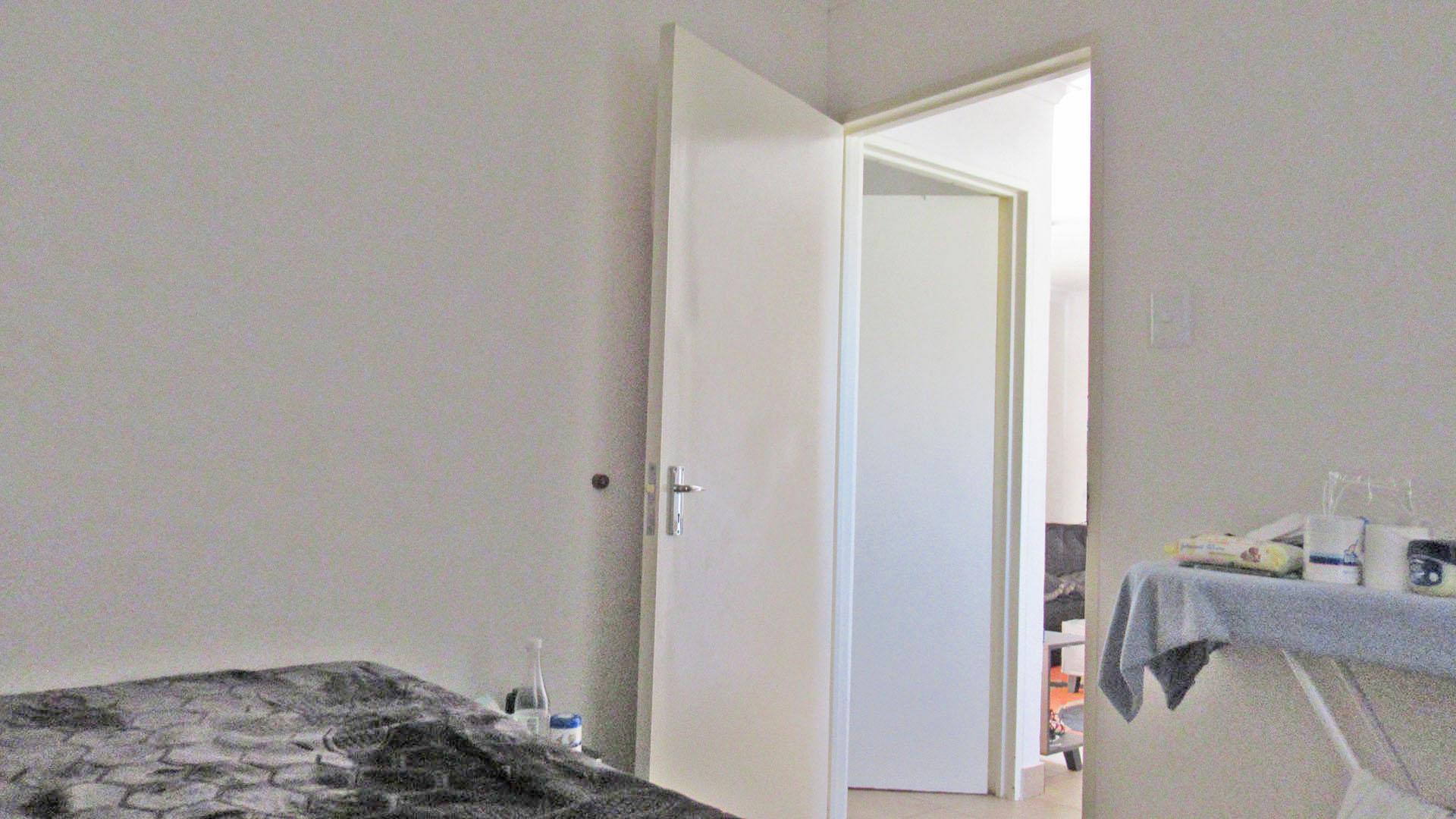 Bed Room 1 - 10 square meters of property in Savanna City