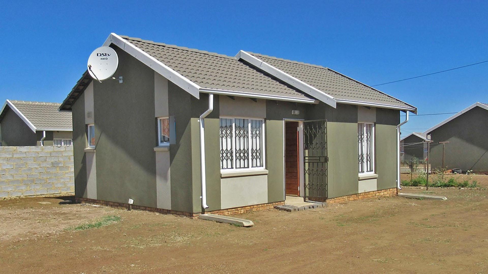 Front View of property in Savanna City
