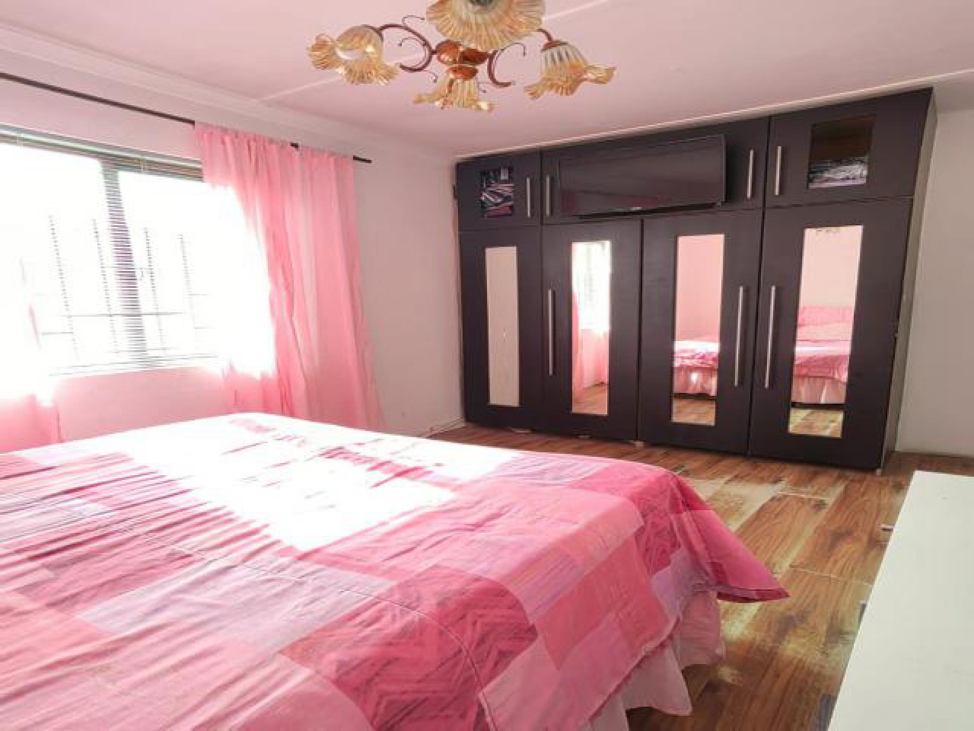 Bed Room 1 of property in Schaapkraal