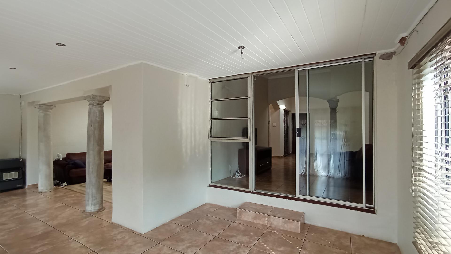 Spaces - 53 square meters of property in Theresapark