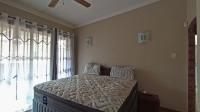 Main Bedroom - 15 square meters of property in Theresapark