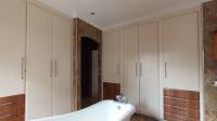 Main Bathroom - 17 square meters of property in Theresapark