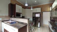 Kitchen - 22 square meters of property in Theresapark