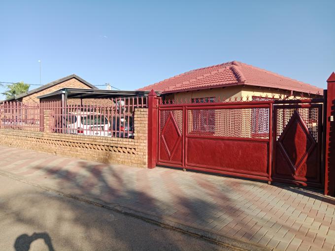 3 Bedroom House for Sale For Sale in Soshanguve East - MR626572