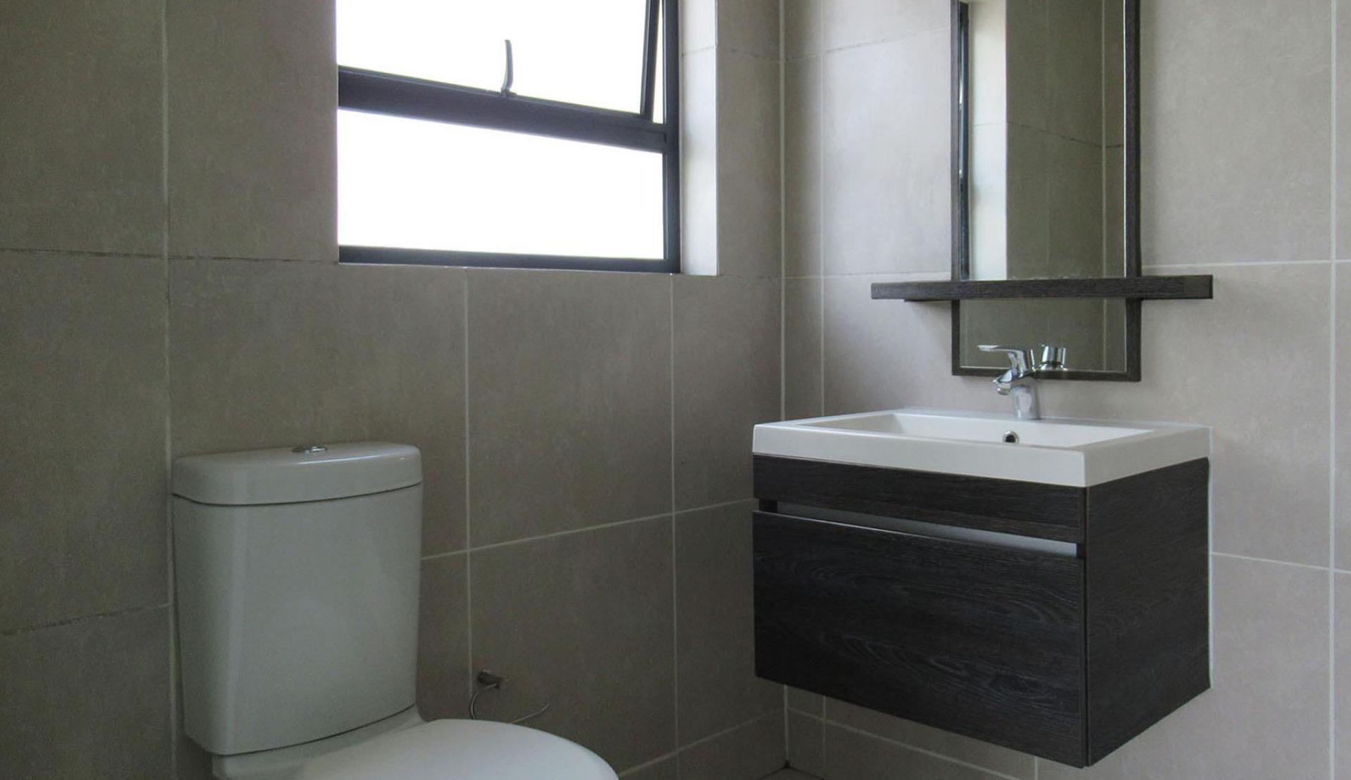 Main Bathroom - 5 square meters of property in Petervale