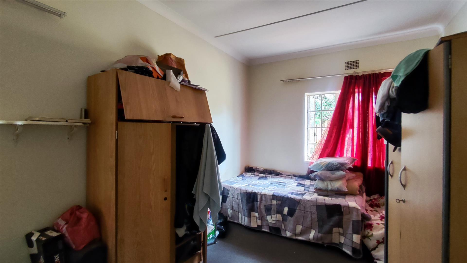 Bed Room 1 - 15 square meters of property in Primrose