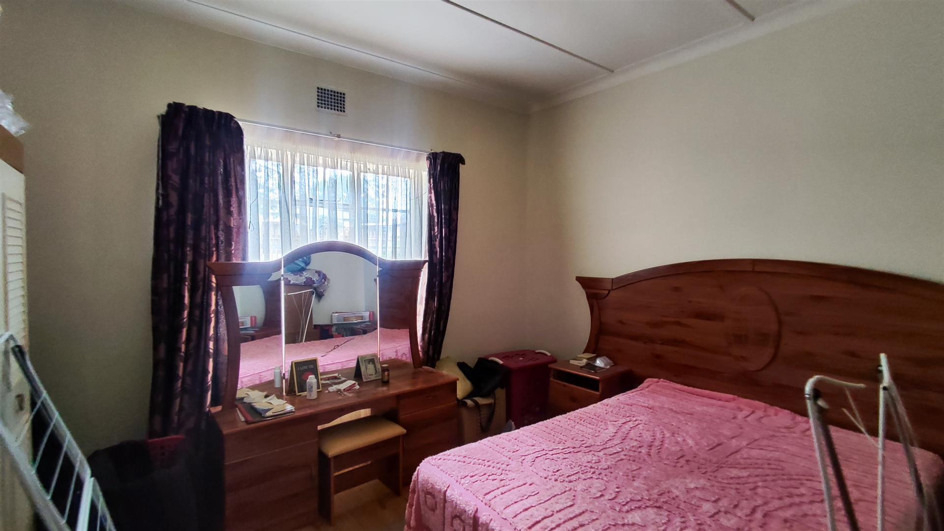 Bed Room 2 - 15 square meters of property in Primrose
