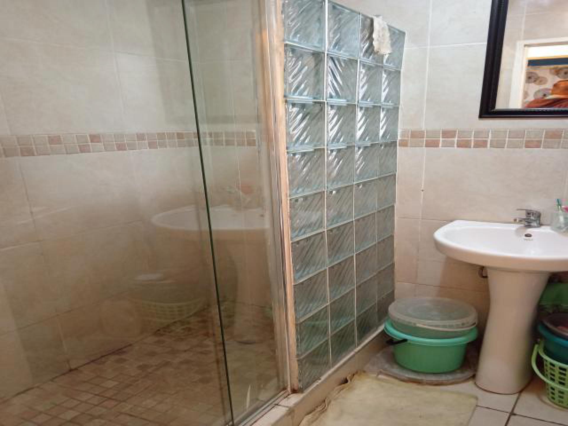 Bathroom 1 of property in Albertsdal