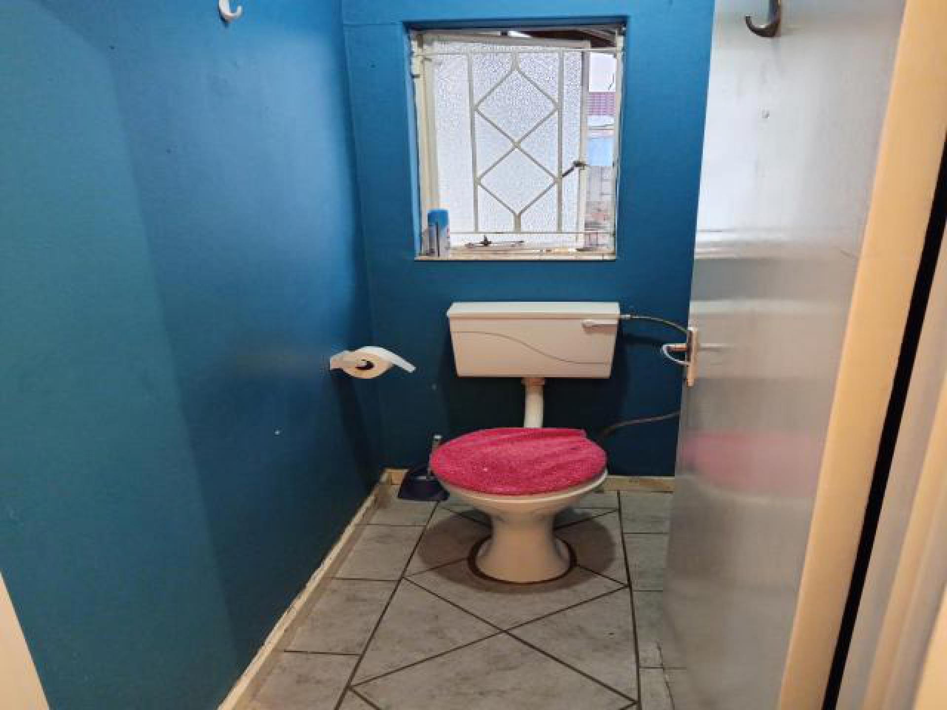 Bathroom 1 of property in Albertsdal