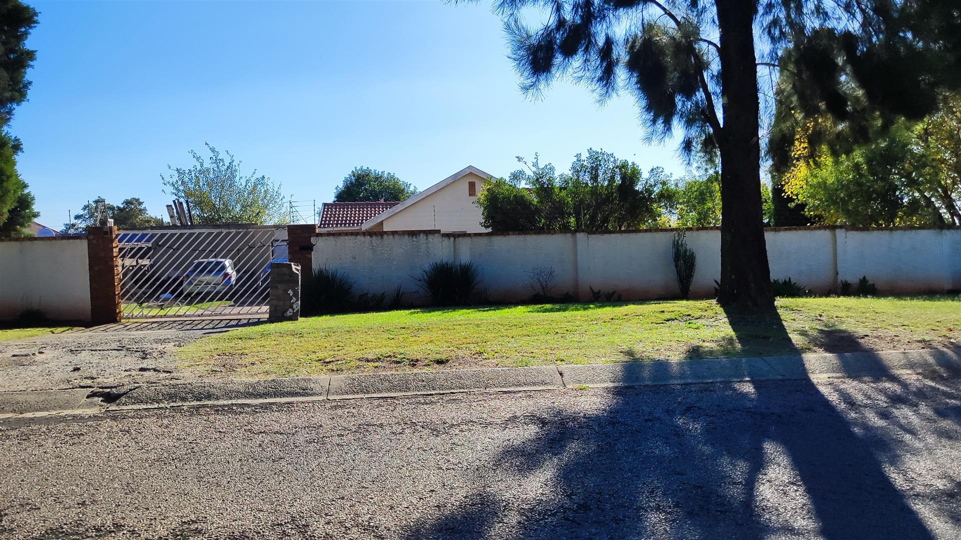 Front View of property in Albertsdal