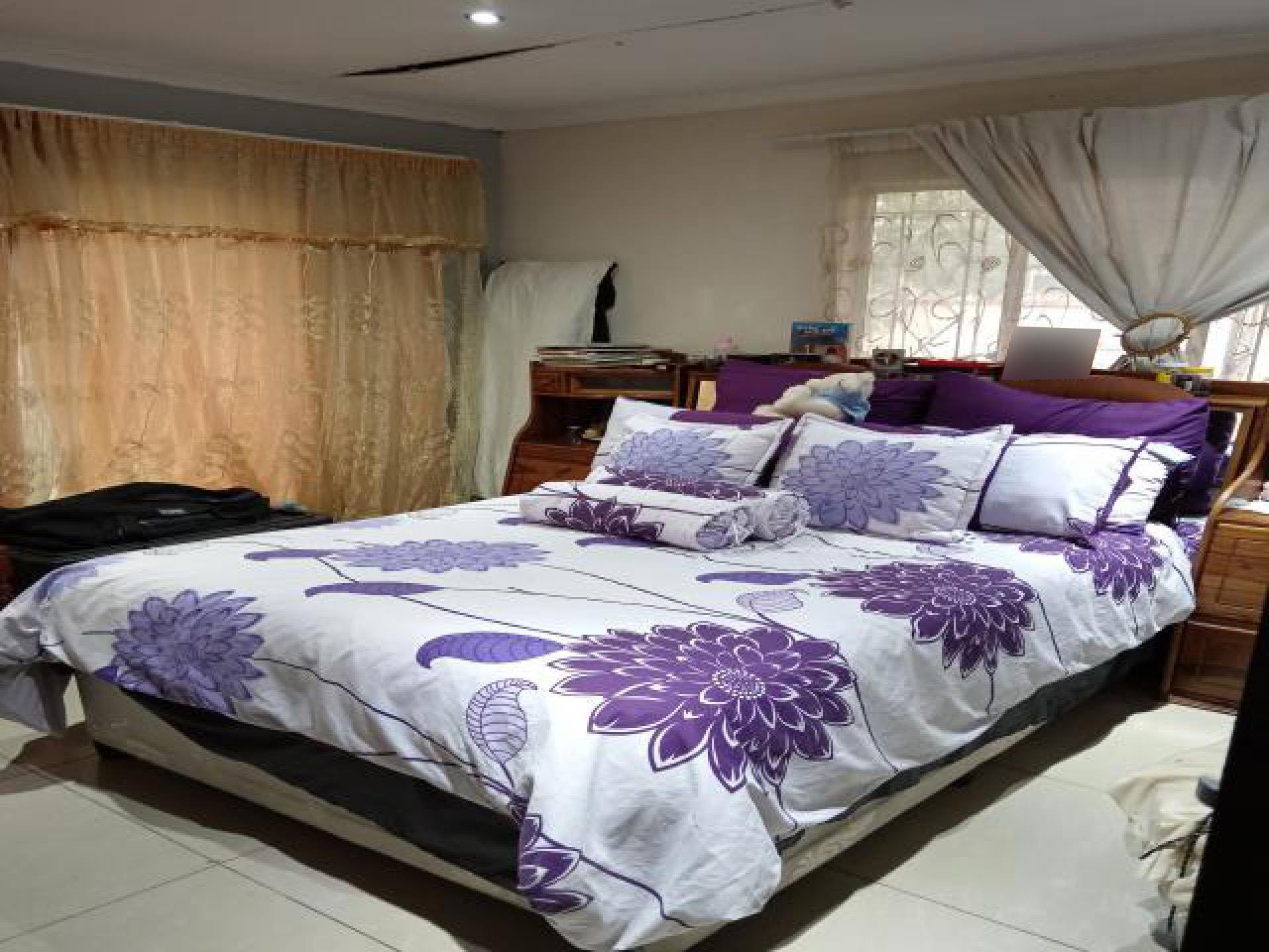 Bed Room 1 of property in Albertsdal