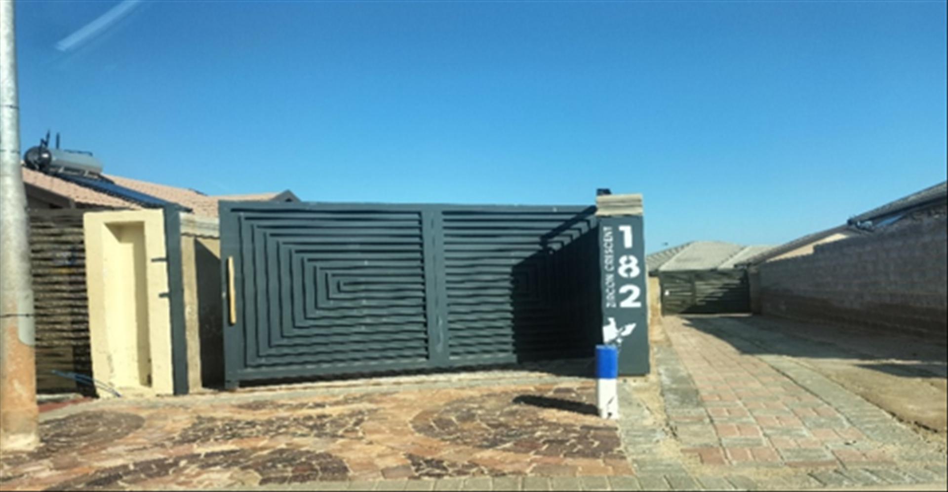 Garage of property in Wilfordon