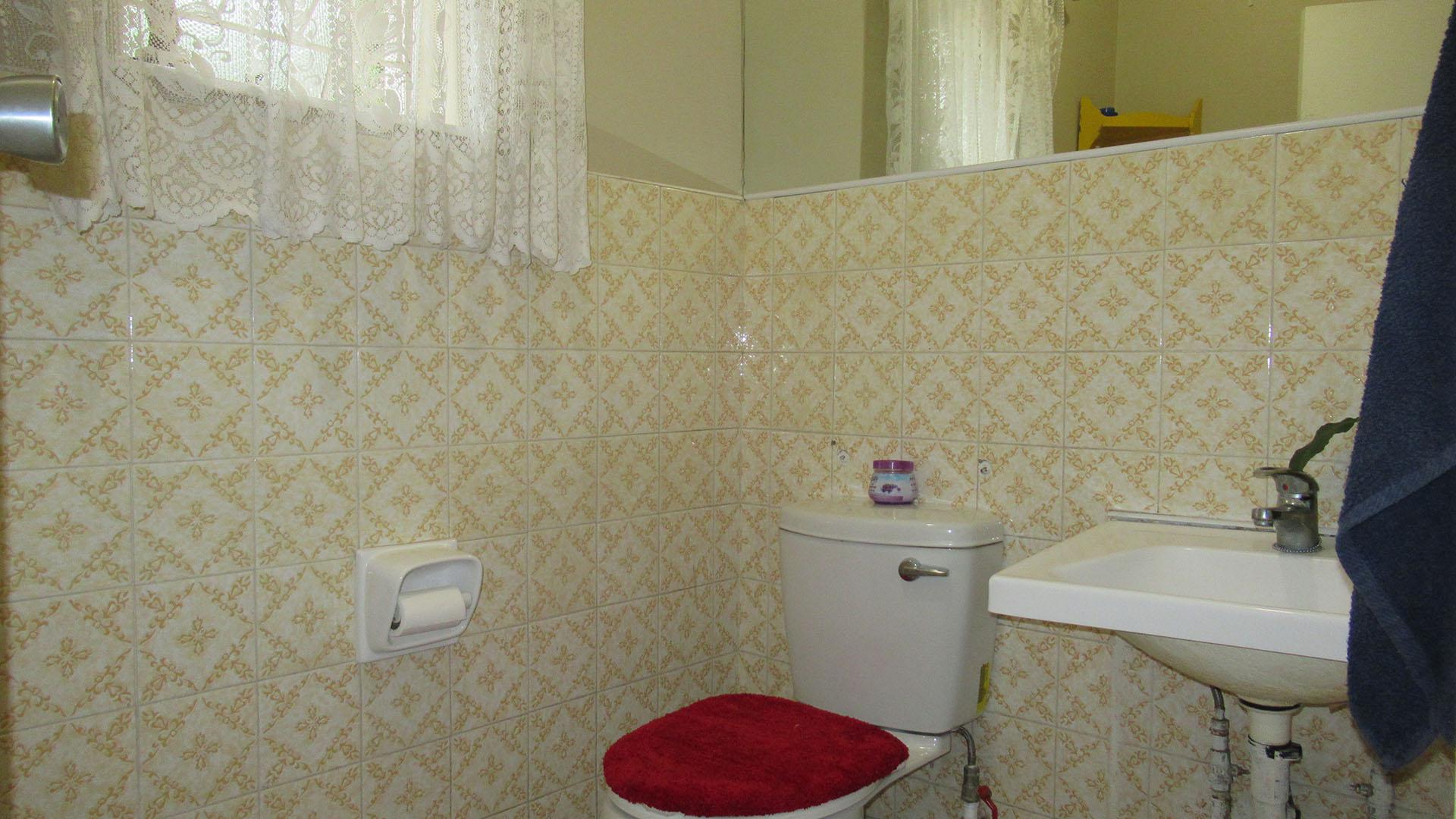Guest Toilet - 3 square meters of property in Florida Park