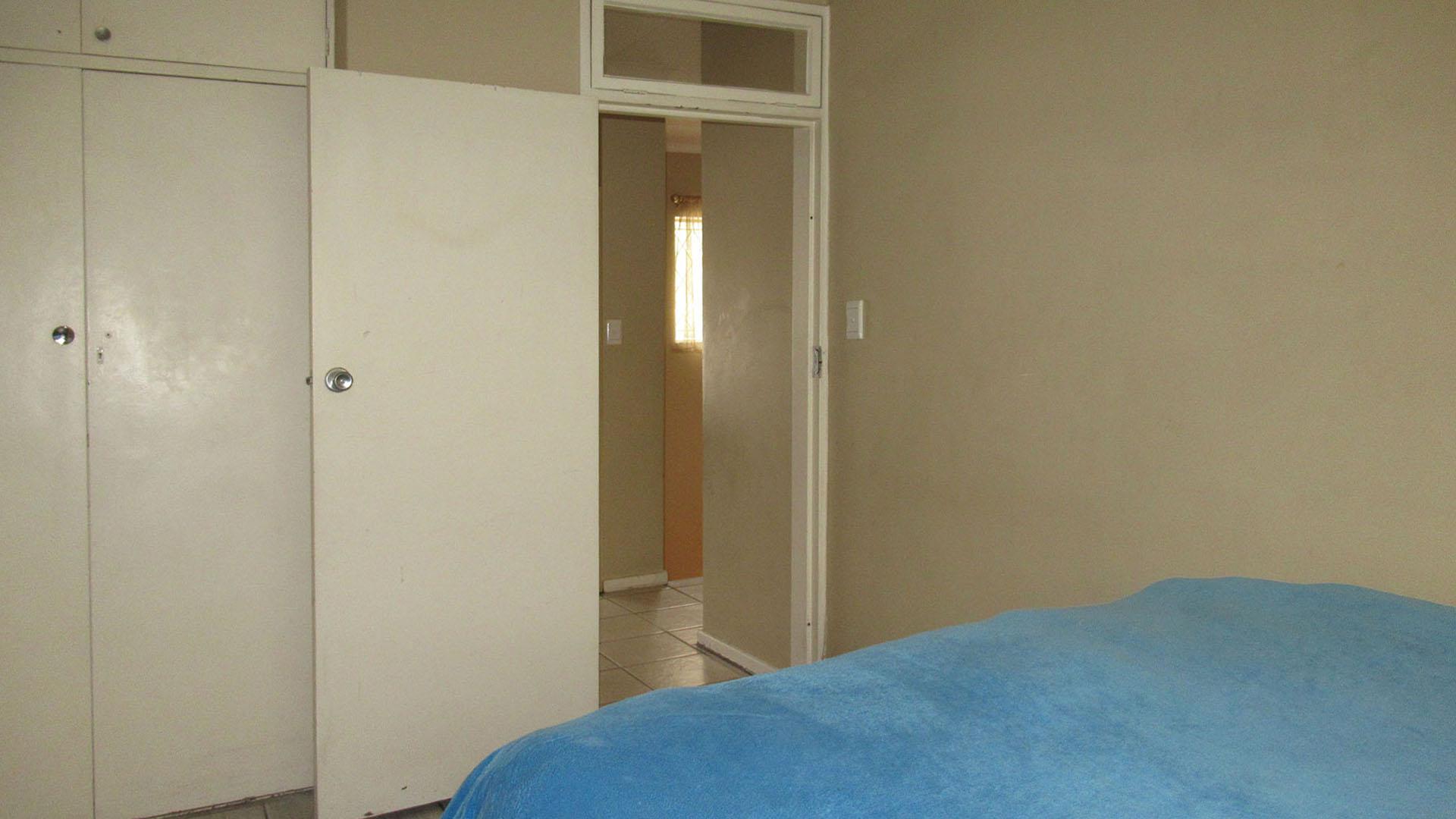 Bed Room 2 - 14 square meters of property in Florida Park