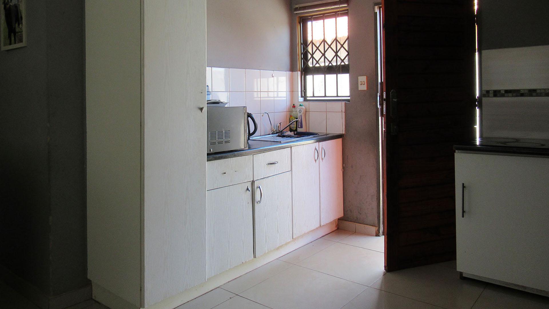 Kitchen - 13 square meters of property in Protea Glen