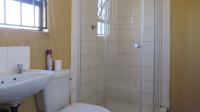 Main Bathroom - 3 square meters of property in Protea Glen