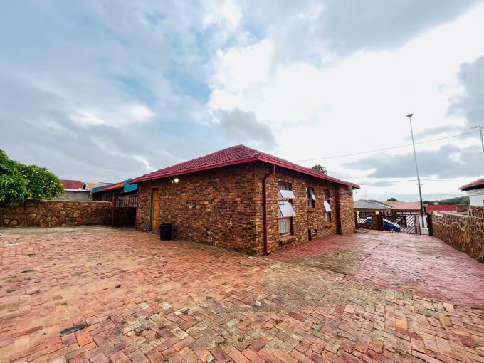 3 Bedroom House for Sale For Sale in Soshanguve - MR626694