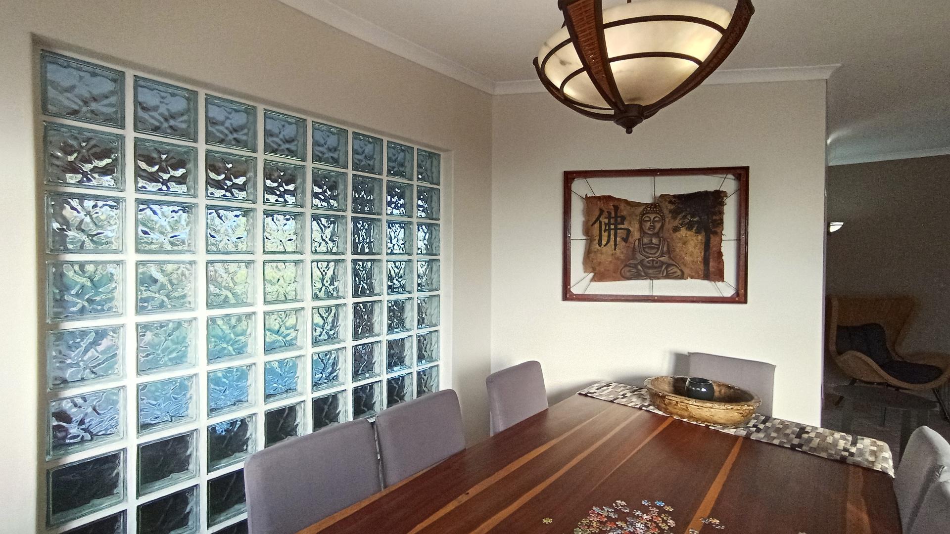 Dining Room - 14 square meters of property in Ballitoville