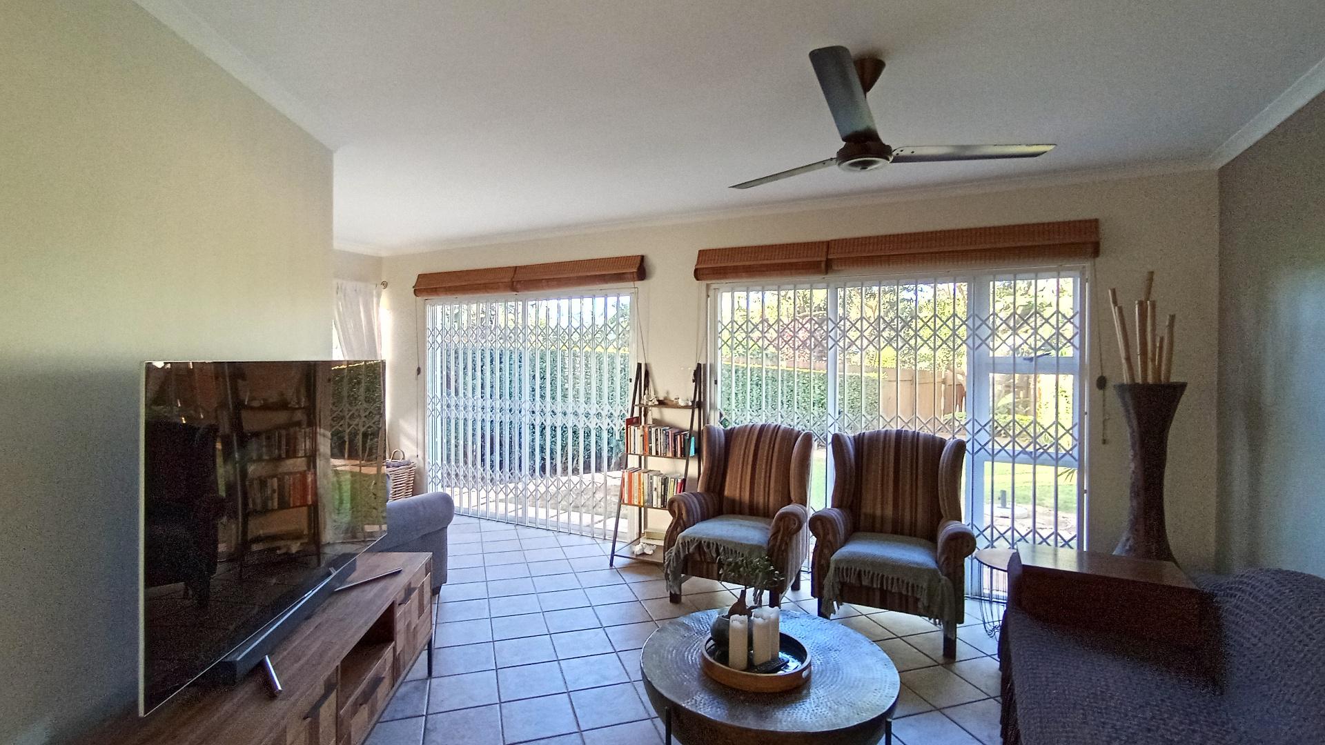 TV Room - 28 square meters of property in Ballitoville