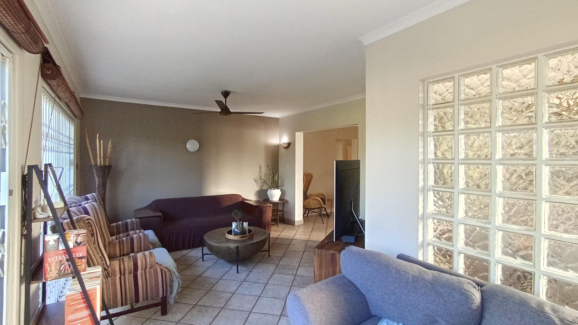 TV Room - 28 square meters of property in Ballitoville