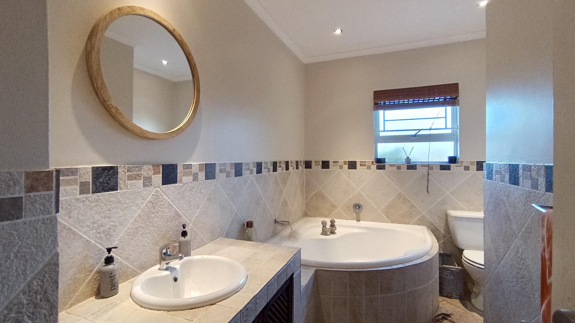 Bathroom 1 - 7 square meters of property in Ballitoville