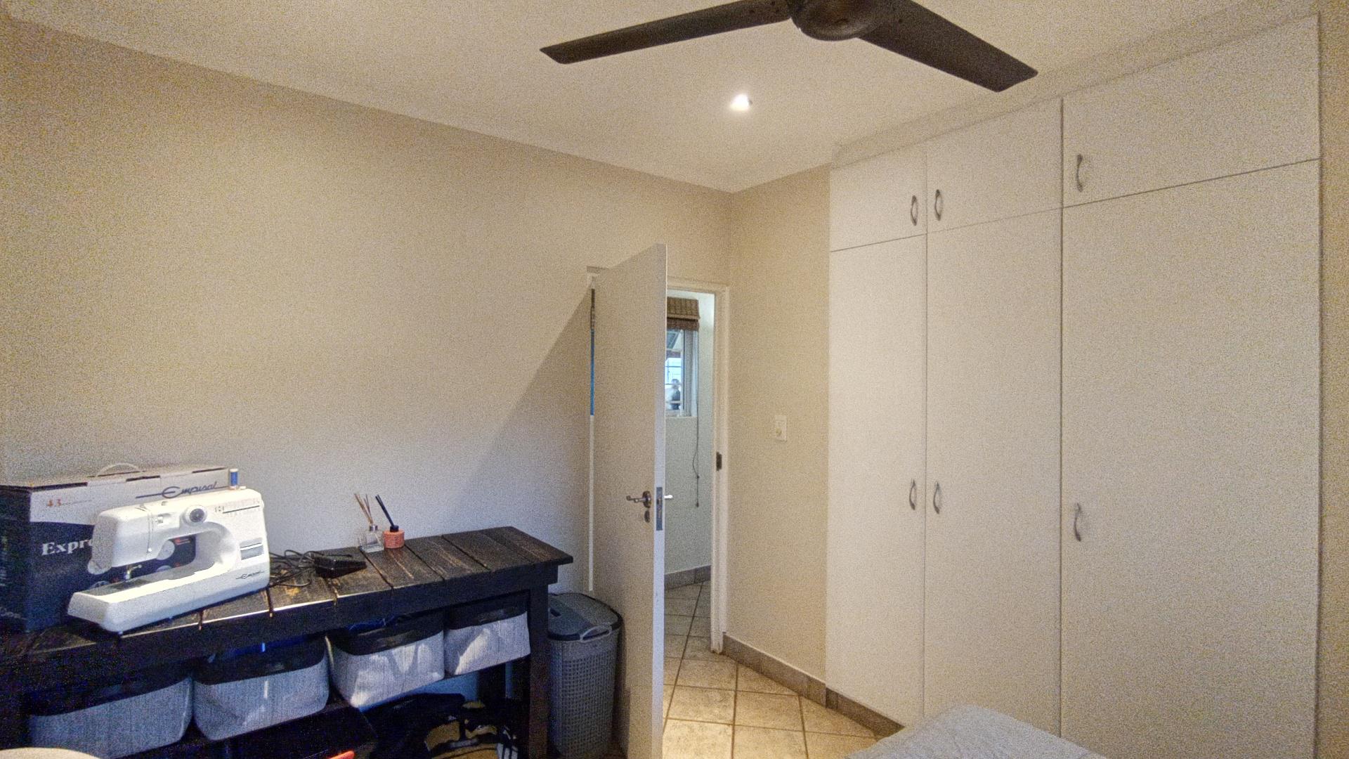 Bed Room 1 - 13 square meters of property in Ballitoville