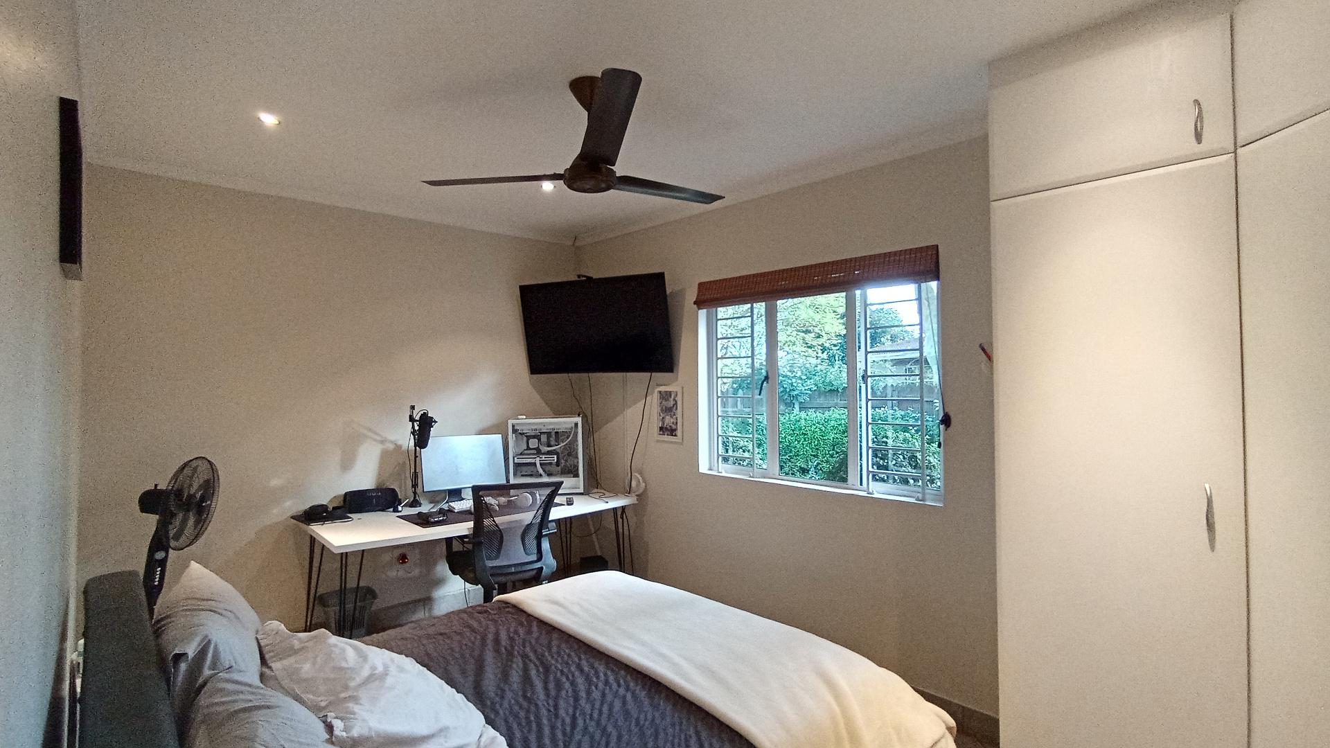 Bed Room 2 - 17 square meters of property in Ballitoville