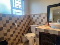 Bathroom 1 of property in Ballitoville