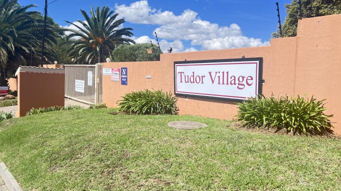 2 Bedroom Sectional Title for Sale and to Rent For Sale in Alan Manor - MR626751