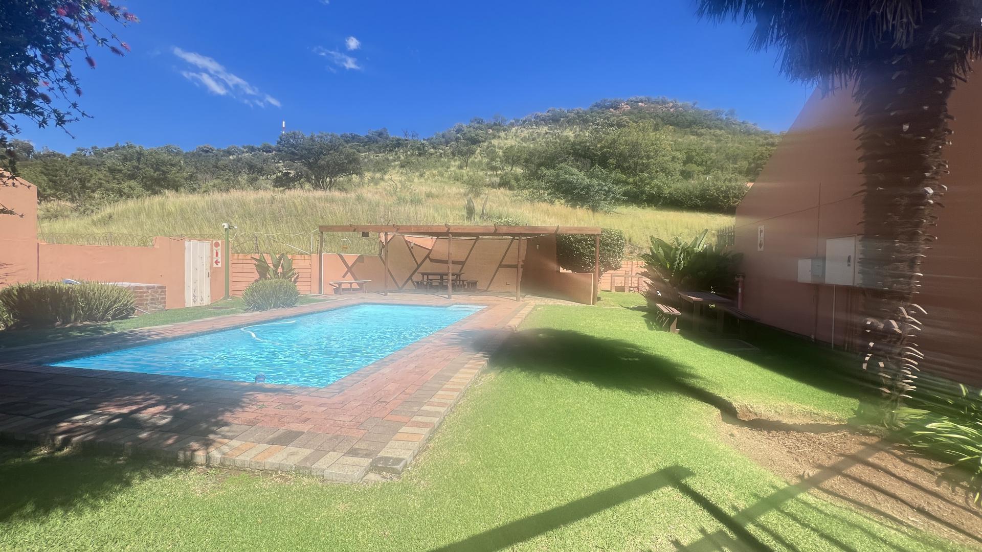  of property in Alan Manor