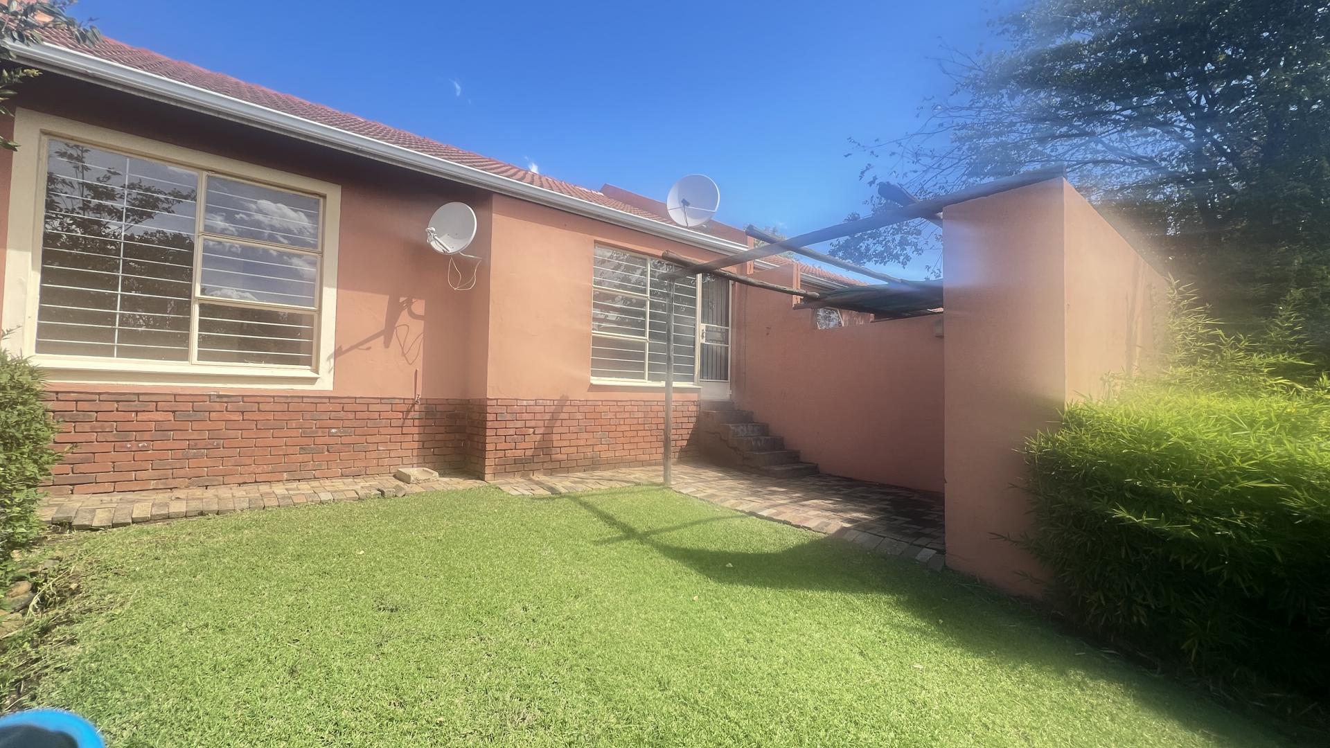  of property in Alan Manor