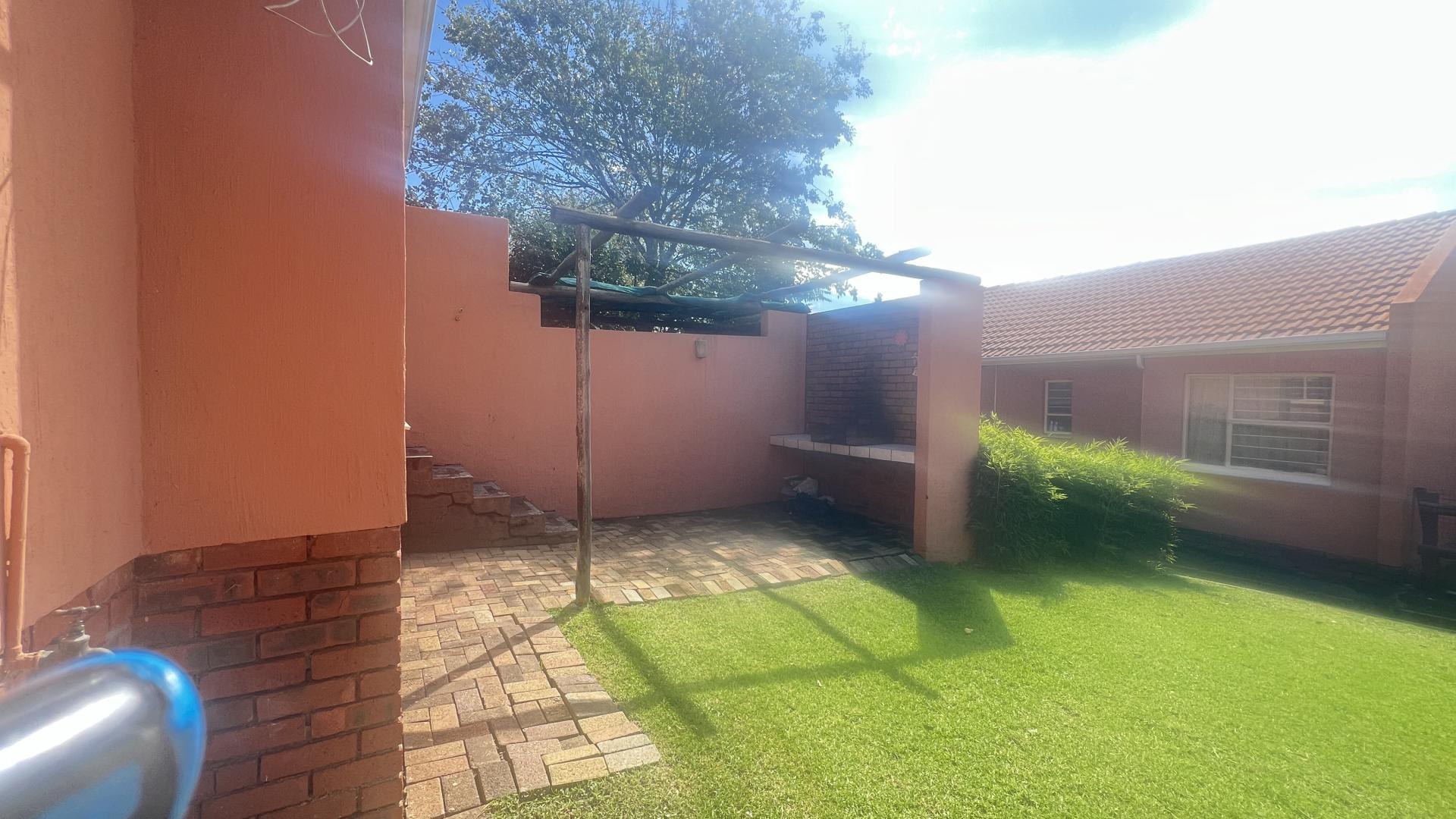  of property in Alan Manor