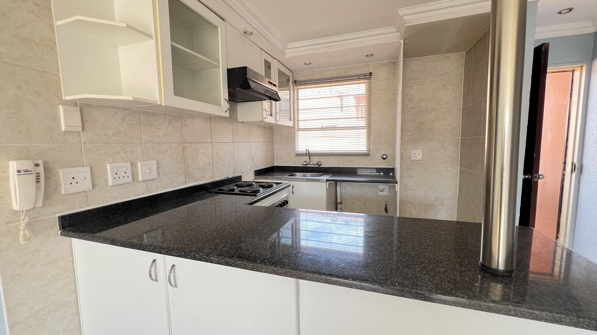  of property in Alan Manor