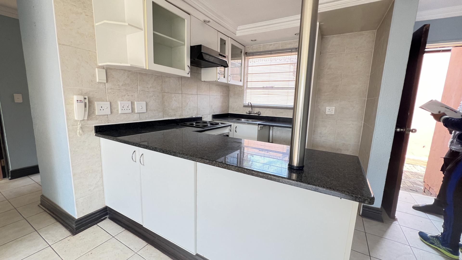  of property in Alan Manor