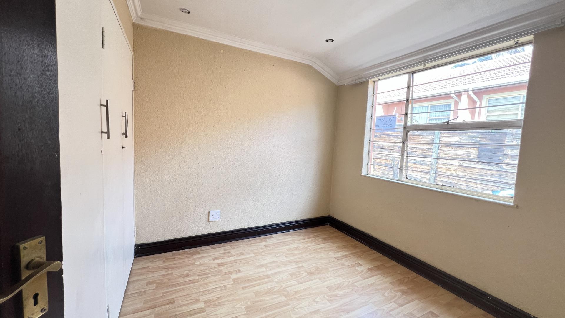  of property in Alan Manor