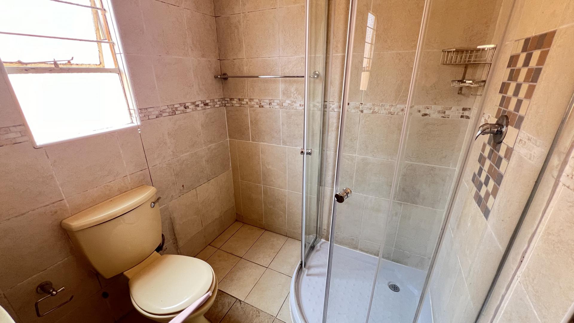  of property in Alan Manor