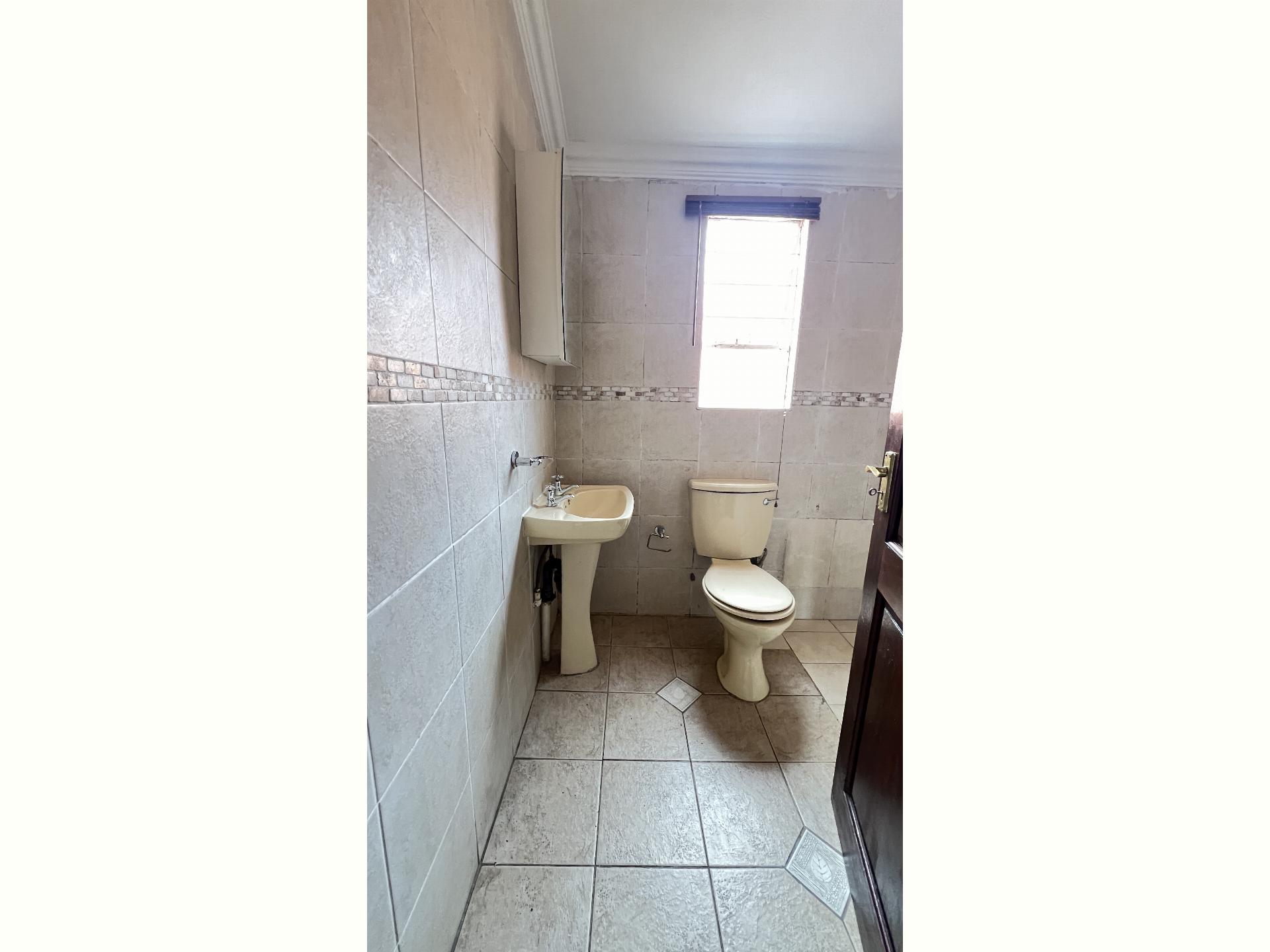  of property in Alan Manor