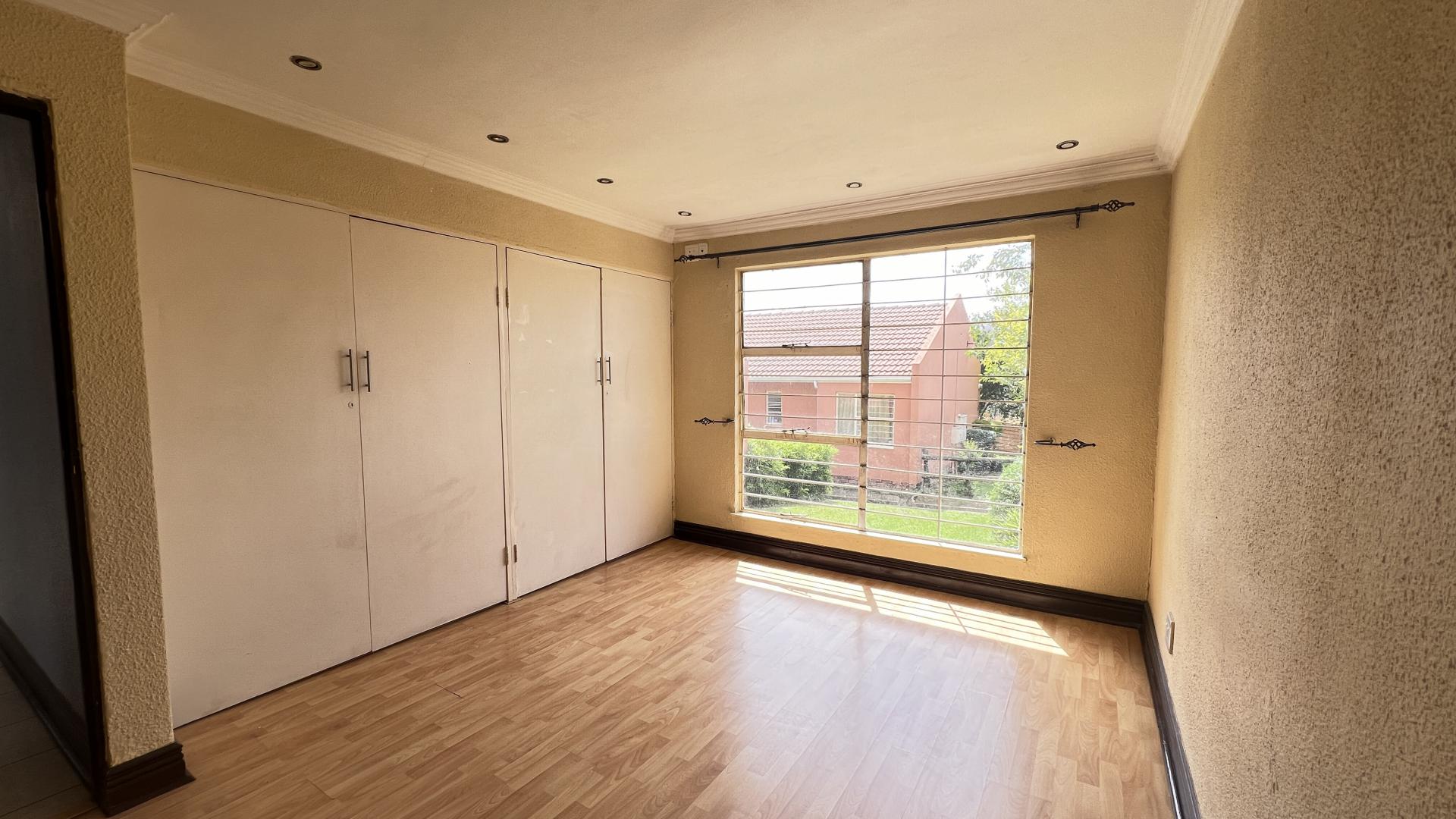  of property in Alan Manor