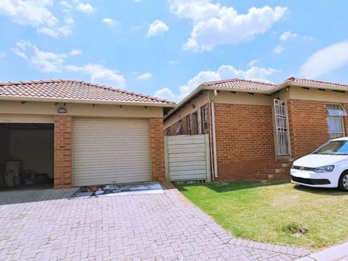 3 Bedroom House for Sale For Sale in Olievenhoutbos - MR626770