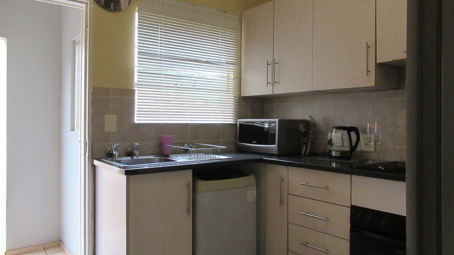 Kitchen - 8 square meters of property in Naturena