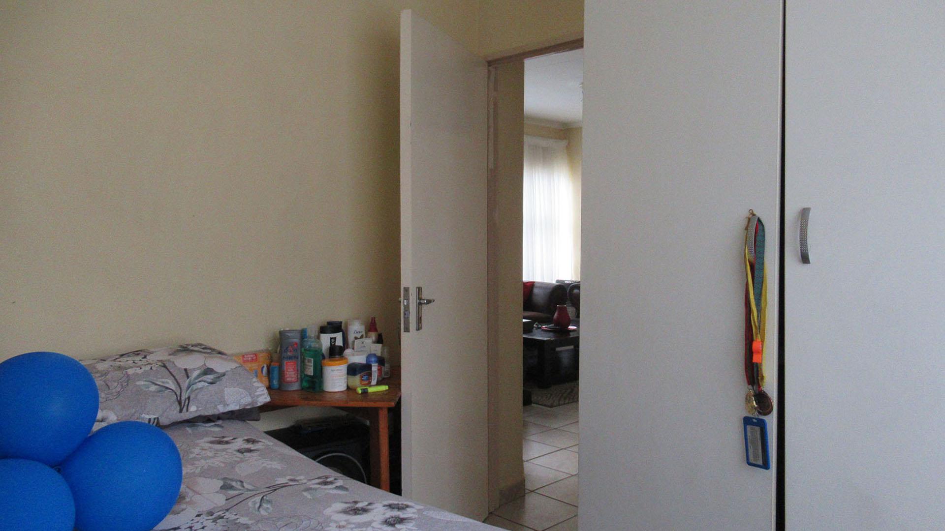 Bed Room 2 - 8 square meters of property in Naturena