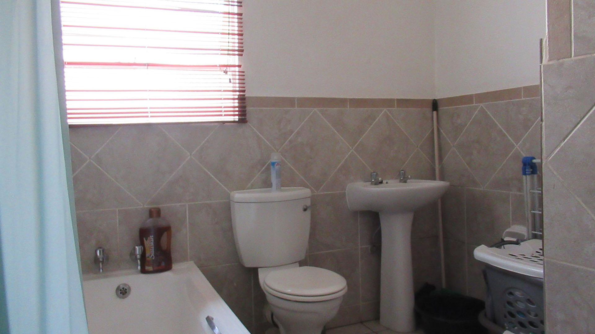 Bathroom 1 - 6 square meters of property in Naturena