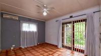 Main Bedroom - 18 square meters of property in Escombe 